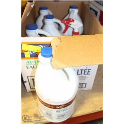 CASE WITH FOUR 4L JUGS OF BLEACH