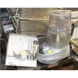 CUISINART FOOD PROCESSOR WITH ASSORTED LIDS