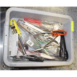 NEW BUS PAN FILLED WITH TONG SCOOPS