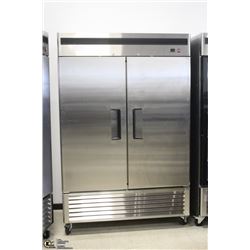 ME#21) 54.4" TWO SECTIONS SOLID DOOR REACH IN S/S