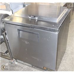 TRUE FOOD REFER PREP TABLE UNIT