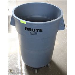 COMMERCIAL RUBBERMAID  BRUTE 44 GALLON