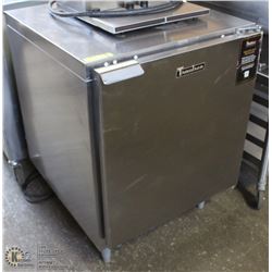 TRAULSEN 27" UNDERCOUNTER COOLER
