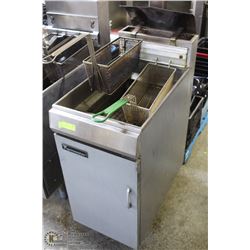 FRYMASTER DEEP FRYER WITH 2 BASKETS.