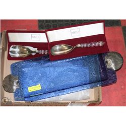 BLUE GLASS SERVING TRAY & 2 SERVING SPOONS IN CASE