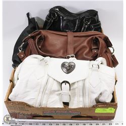 FLAT OF 4 WOMENS PURSES