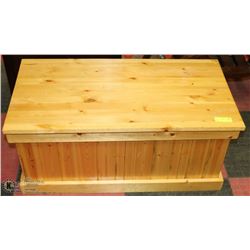 SOLID WOOD STORAGE BENCH WITH HINGED