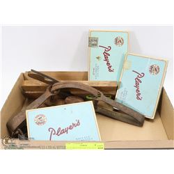 FLAT WITH VINTAGE COLLECTIBLE ITEMS