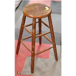 OAK STOOL.