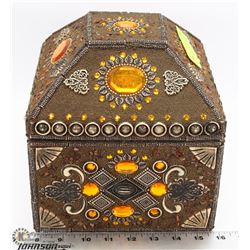 VINTAGE FELT LINED BEJEWELED LIDDED TRINKET BOX