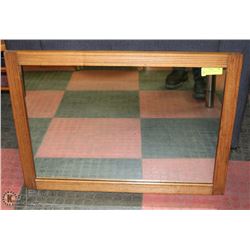 DECORATIVE WALL MIRROR. 31 X 23