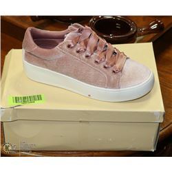 NEW MOSSIMO LADIES SNEAKERS TARA PINK SIZE 6