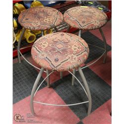 SET OF 3 UPHOLSTERED SWIVEL STOOLS.