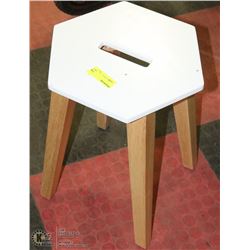STOOL WITH HANDLE