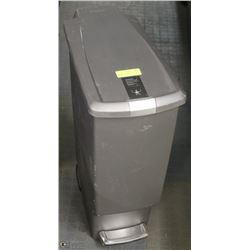 PET PROOF GARBAGE CAN HANDSFREE OPENING