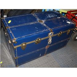 LARGE VINTAGE BLUE STEAMER TRUNK - 40"X21"X22".