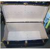 Image 2 : LARGE VINTAGE BLUE STEAMER TRUNK - 40"X21"X22".