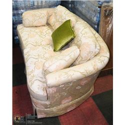 ESTATE FABRIC FLORAL 69" LOVE SEAT