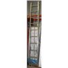 Image 1 : 28 FT FEATHERLITE EXTENSION LADDER