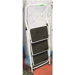 FOLDING 3 STEP LADDER