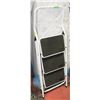 Image 1 : FOLDING 3 STEP LADDER