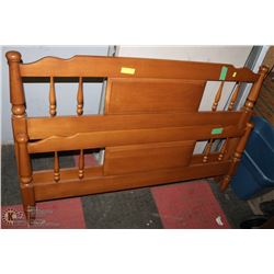 ESTATE MAPLE QUEEN SIZE BEDFRAME