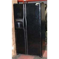 FRIGIDAIRE SIDE BY SIDE FRIDGE WITH WATER/ICE