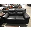 Image 2 : 2 PCE CONTEMPORARY BLACK LEATHER SOFA & LOVE SEAT SET