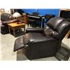 Image 2 : BROWN LEATHER LIFT ASSIST POWER RECLINER