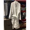 Image 2 : WHITE BATH/SPA ROBE (L)
