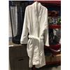 Image 2 : WHITE BATH/SPA ROBE (M)