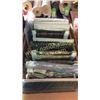Image 2 : 1 box misc green trim