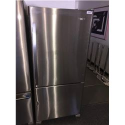 Whirlpool 2 door stainless steel fridge *NEW, TESTED, COSMETIC DAMAGE*