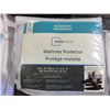 Image 2 : Queen size mattress protector