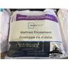Image 2 : Queen size Mattress Encasement