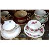 Image 2 : LOT OF 8 ENGLISH BONE CHINA TEACUPS/SAUCERS