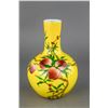 Image 5 : Yellow Ground Peaches Porcelain Vase Tongzhi Mk
