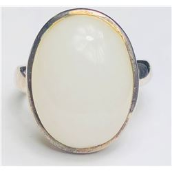 Marvelous 18k White Gym Ring(cts)