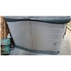Image 2 : RUBBERMAID STORAGE CABINET