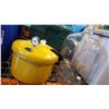 Image 2 : PRESSURE COOKER AND GLASS CARBOY