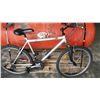 Image 1 : GREY RALEIGH BIKE