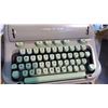 Image 2 : TYPEWRITER