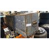 Image 1 : WOOD TOOL BOX