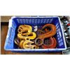 Image 1 : TRAY OF STEEL HOOKS