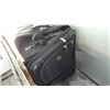 Image 1 : LOT OF SUITCASES