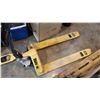 Image 2 : YALE PALLET JACK