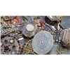 Image 2 : TRAY OF METAL JEWELLRY
