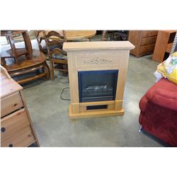 SMALL OAK CASED 1500 WATT ELECTRIC FIREPLACE