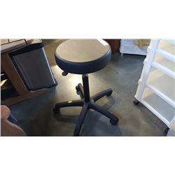 ROLLING STOOL