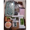 Image 1 : TRAY OF KITCHEN ITEMS AND PUMPKIN PIE KIT